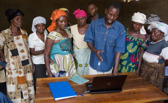 Farmers learn to use a note-book computer.